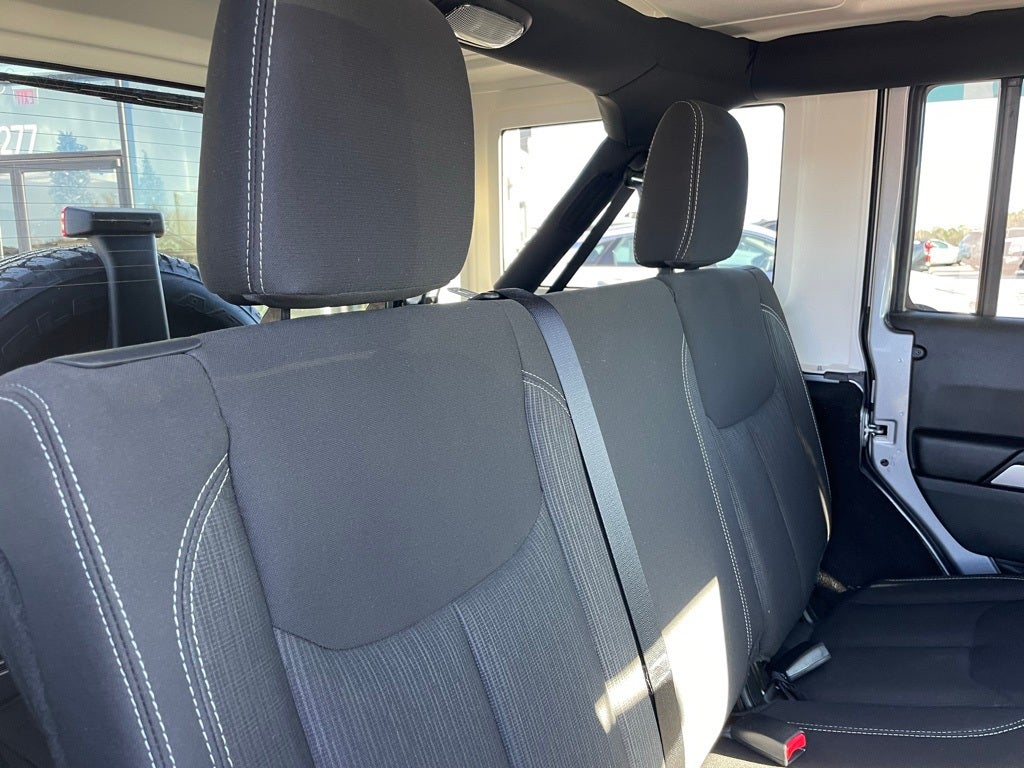 2017 Jeep Wrangler Unlimited Sahara - KEYLESS ENTRY / HEATED MIRRORS