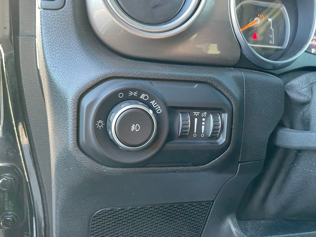2021 Jeep Wrangler Unlimited Sahara - APPLE CARPLAY / HARD TOP