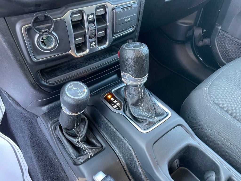 2021 Jeep Wrangler Unlimited Sahara - APPLE CARPLAY / HARD TOP