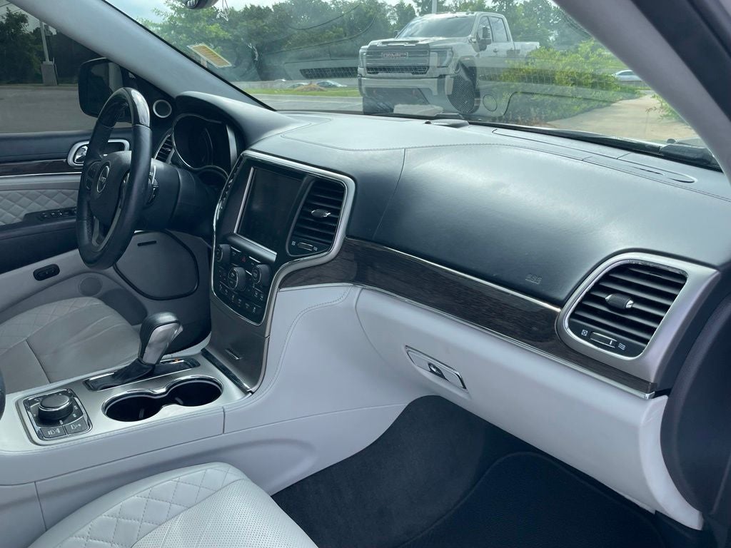 2017 Jeep Grand Cherokee Summit - REAR ENTERTAINMENT / PANORAMIC SUNROOF