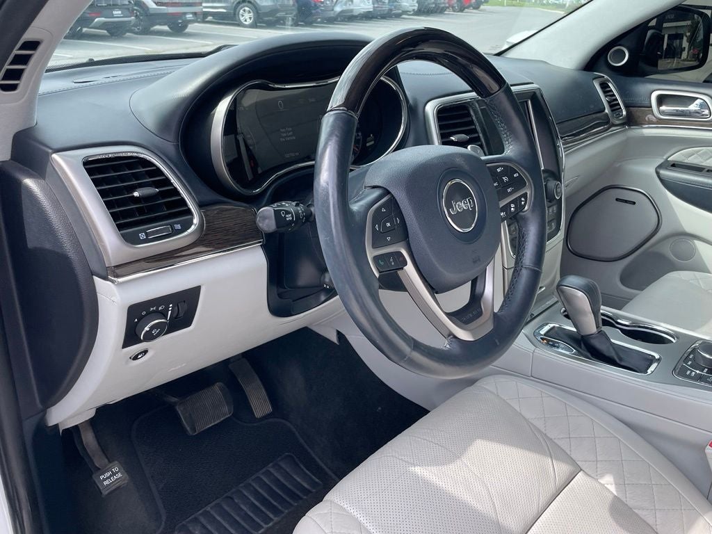 2017 Jeep Grand Cherokee Summit - REAR ENTERTAINMENT / PANORAMIC SUNROOF
