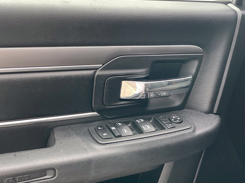 2023 RAM 1500 Classic Warlock - CLASS IV HITCH / 8.4" TOUCHSCREEN