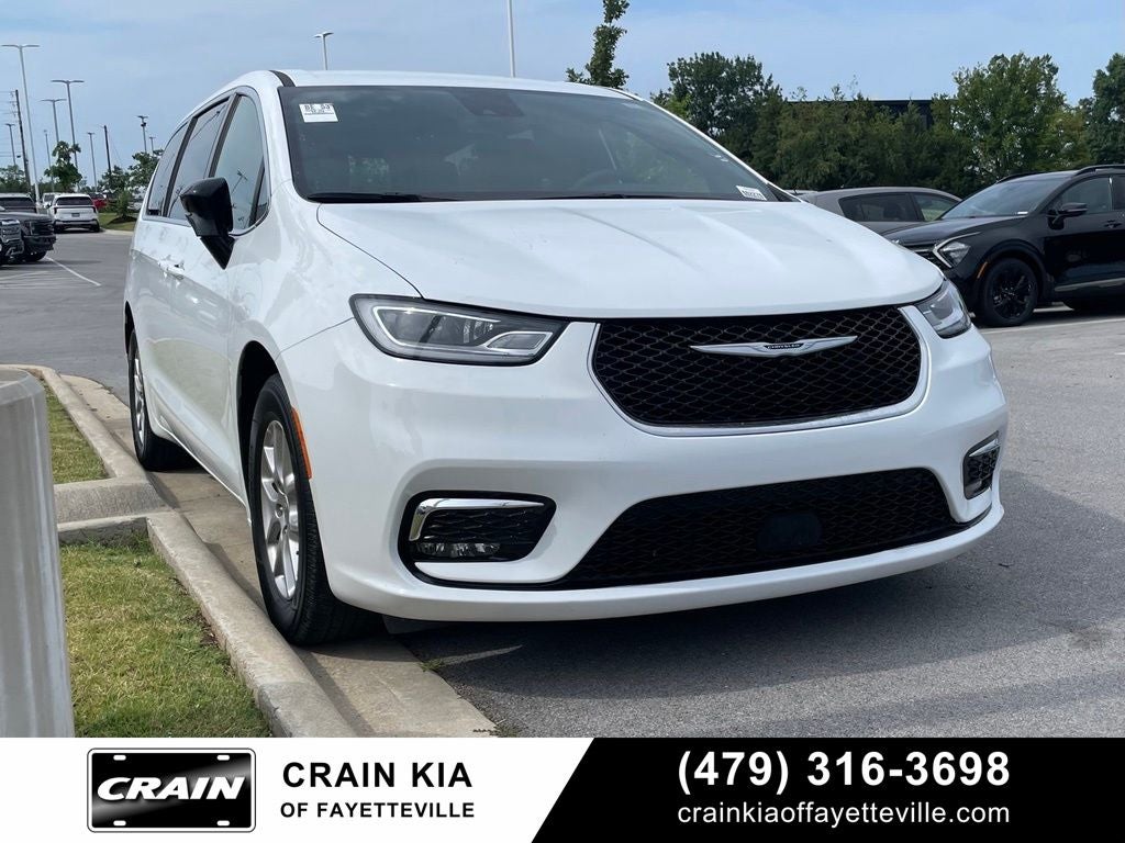 2025 Chrysler Pacifica Select - POWER LIFTGATE / APPLE CARPLAY