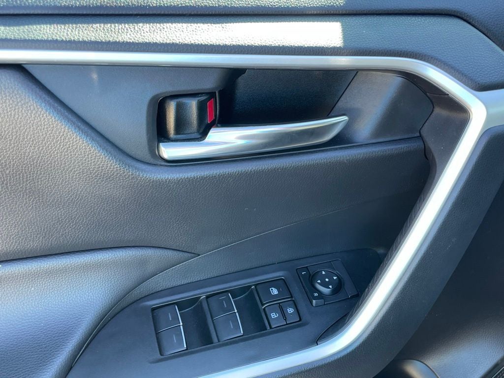 2024 Toyota RAV4 XLE - BLIND SPOT MONITOR / 7 INCH DISPLAY