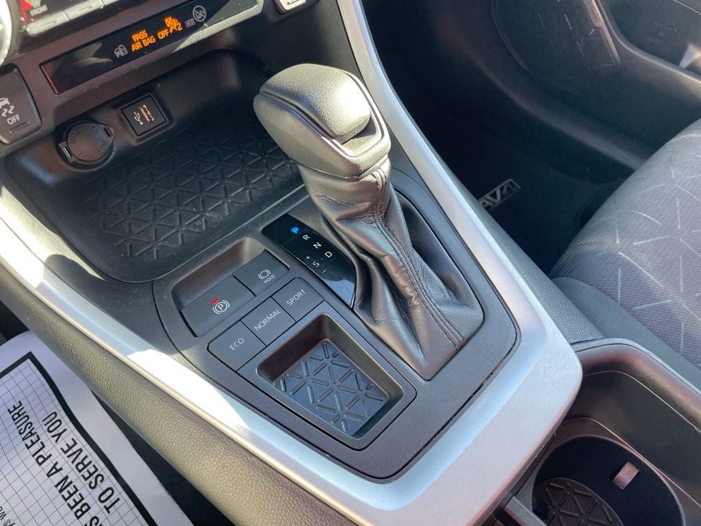 2024 Toyota RAV4 XLE - WIRELESS CARPLAY / LANE DEPARTURE ALERT