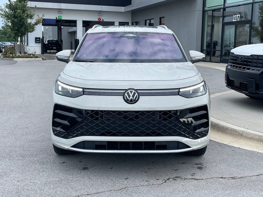 2026 Volkswagen Tiguan 2.0T SEL R-Line Turbo - HEAD UP DISPLAY / PANORAMIC MOONROOF