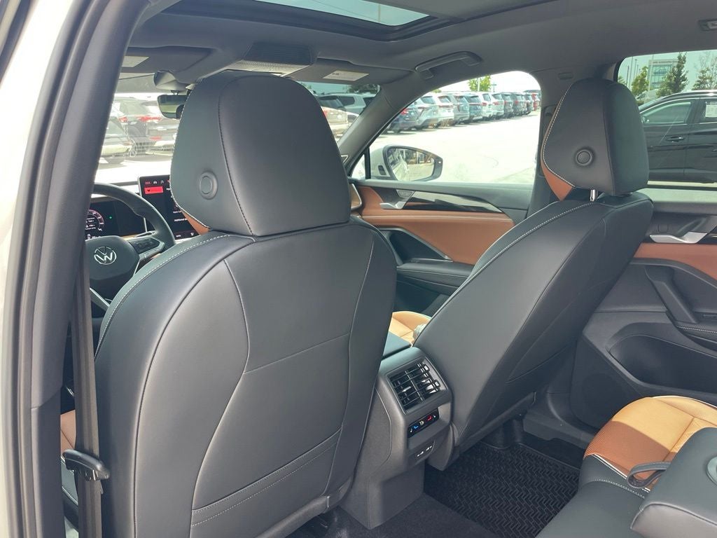 2026 Volkswagen Tiguan 2.0T SEL R-Line Turbo - HEAD UP DISPLAY / PANORAMIC MOONROOF