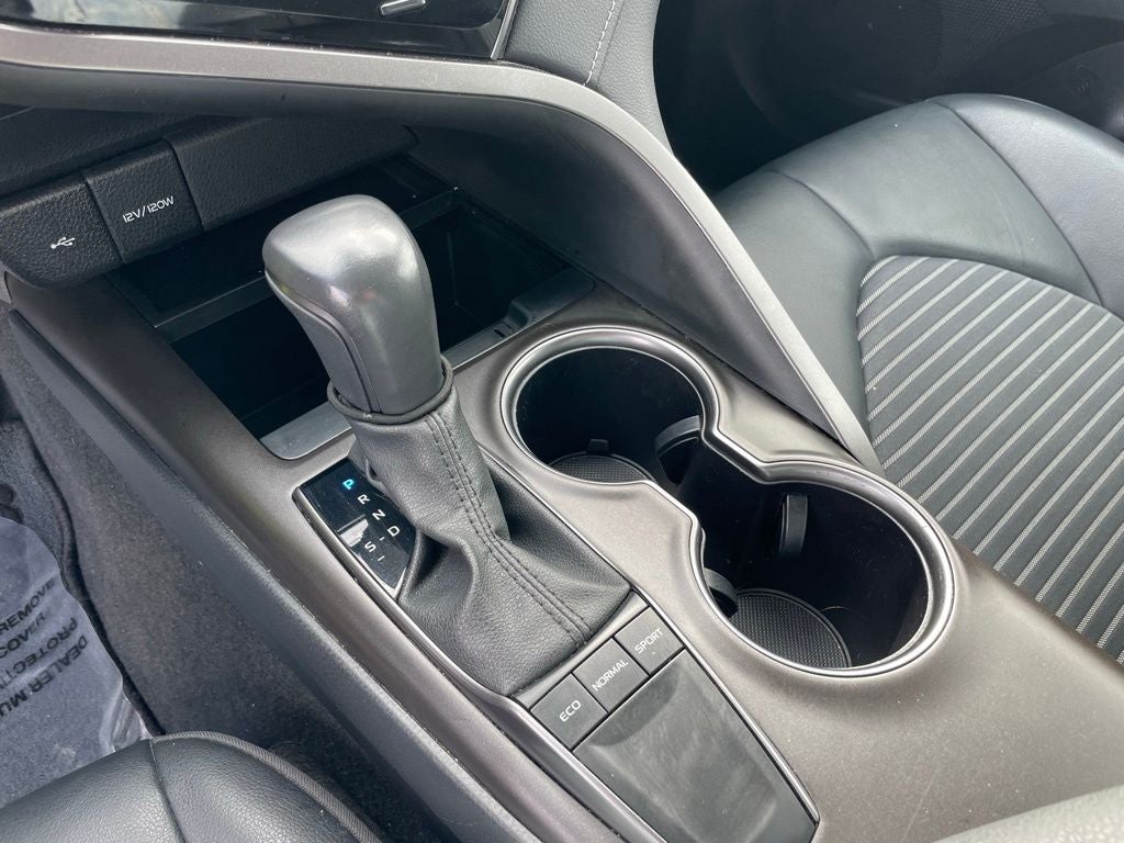 2024 Toyota Camry SE - 40 MPG / APPLE CARPLAY