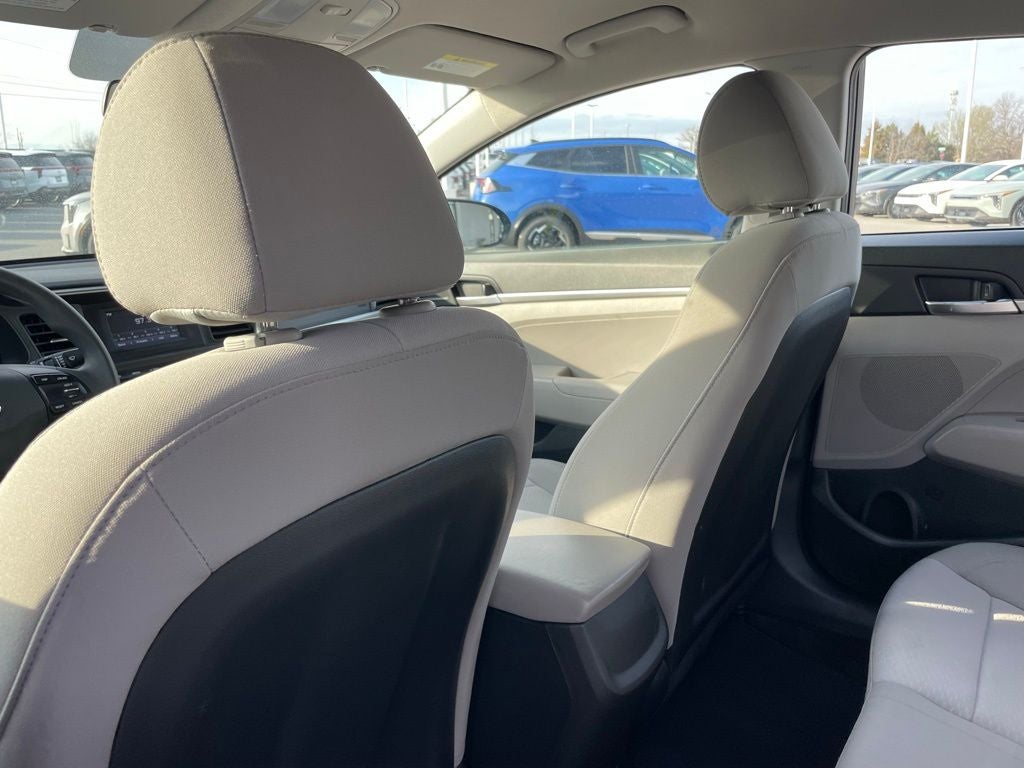 2019 Hyundai ELANTRA SE