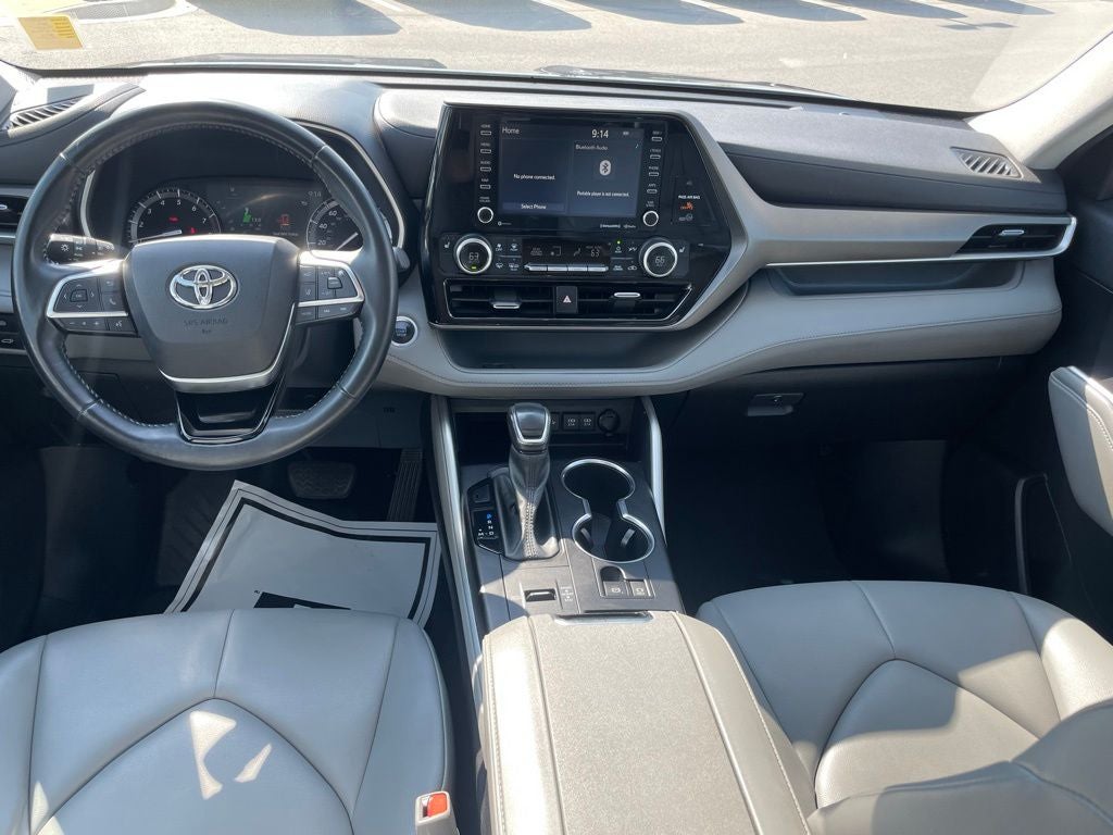 2021 Toyota Highlander XLE - MOONROOF / LEATHER