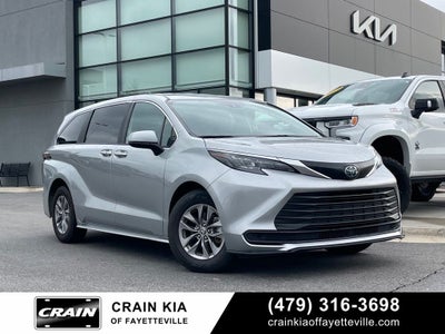 2025 Toyota Sienna LE 8 Passenger
