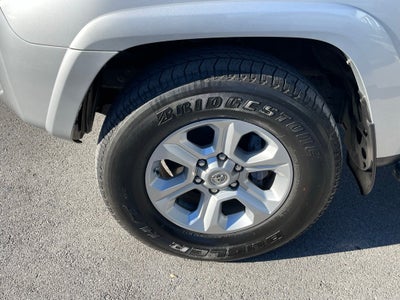 2018 Toyota 4Runner SR5 - CLEAN CARFAX / 4WD