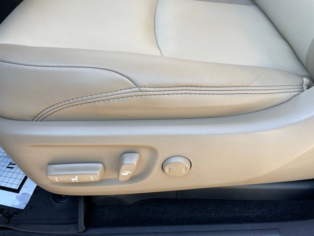 2024 Toyota 4Runner SR5 Premium - LIGHT INTERIOR / APPLE CARPLAY