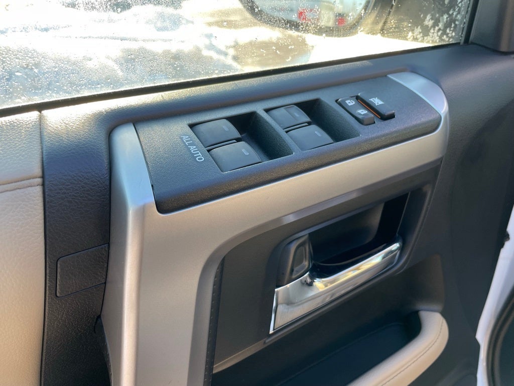 2024 Toyota 4Runner SR5 Premium - LIGHT INTERIOR / APPLE CARPLAY