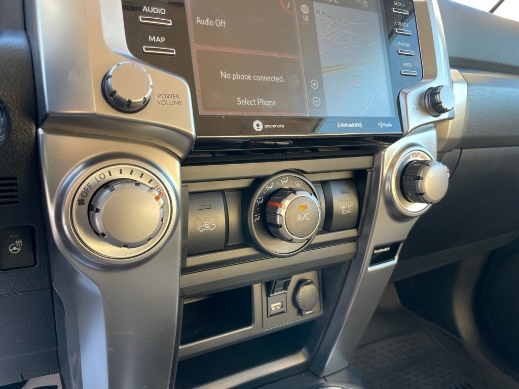 2024 Toyota 4Runner SR5 Premium - LIGHT INTERIOR / APPLE CARPLAY