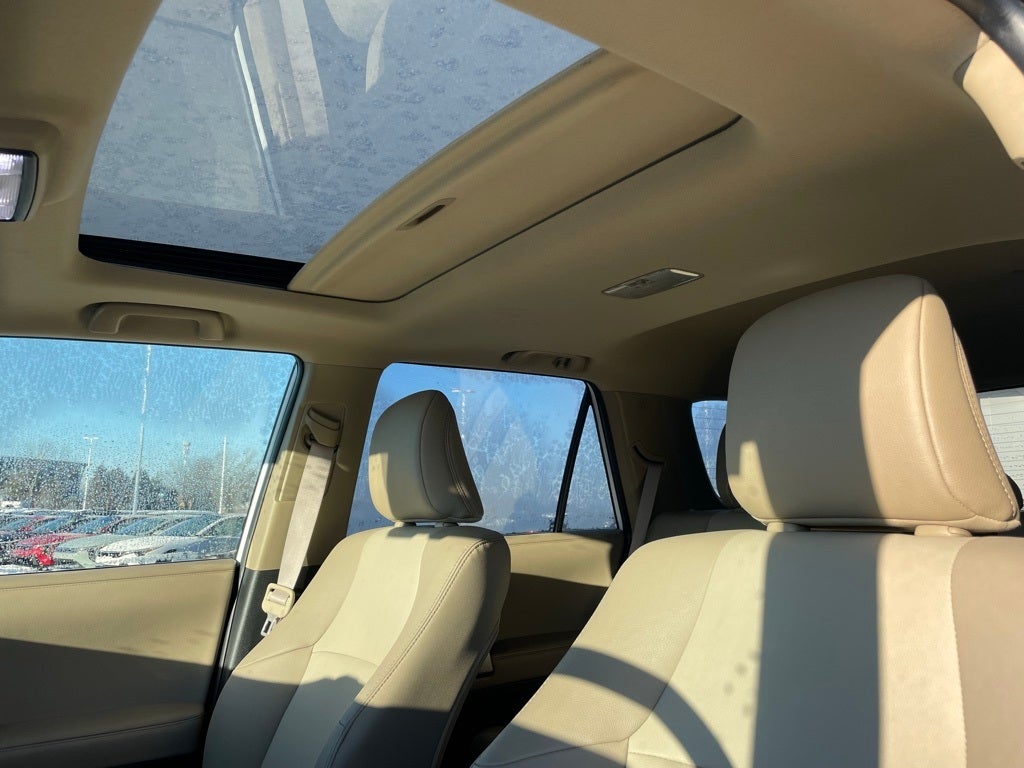 2024 Toyota 4Runner SR5 Premium - LIGHT INTERIOR / APPLE CARPLAY