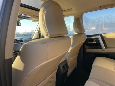 2024 Toyota 4Runner SR5 Premium - LIGHT INTERIOR / APPLE CARPLAY