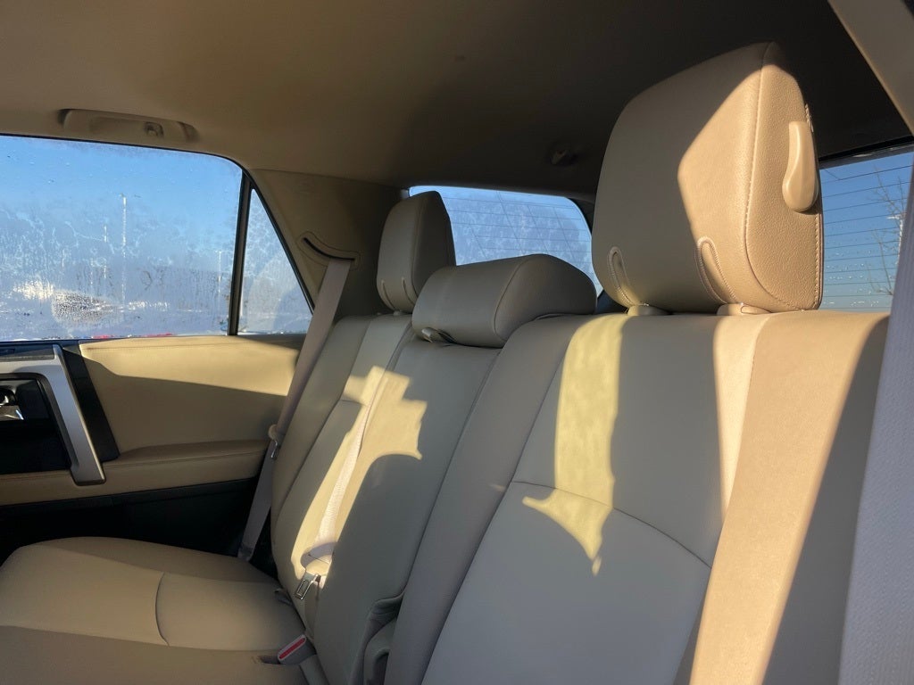 2024 Toyota 4Runner SR5 Premium - LIGHT INTERIOR / APPLE CARPLAY