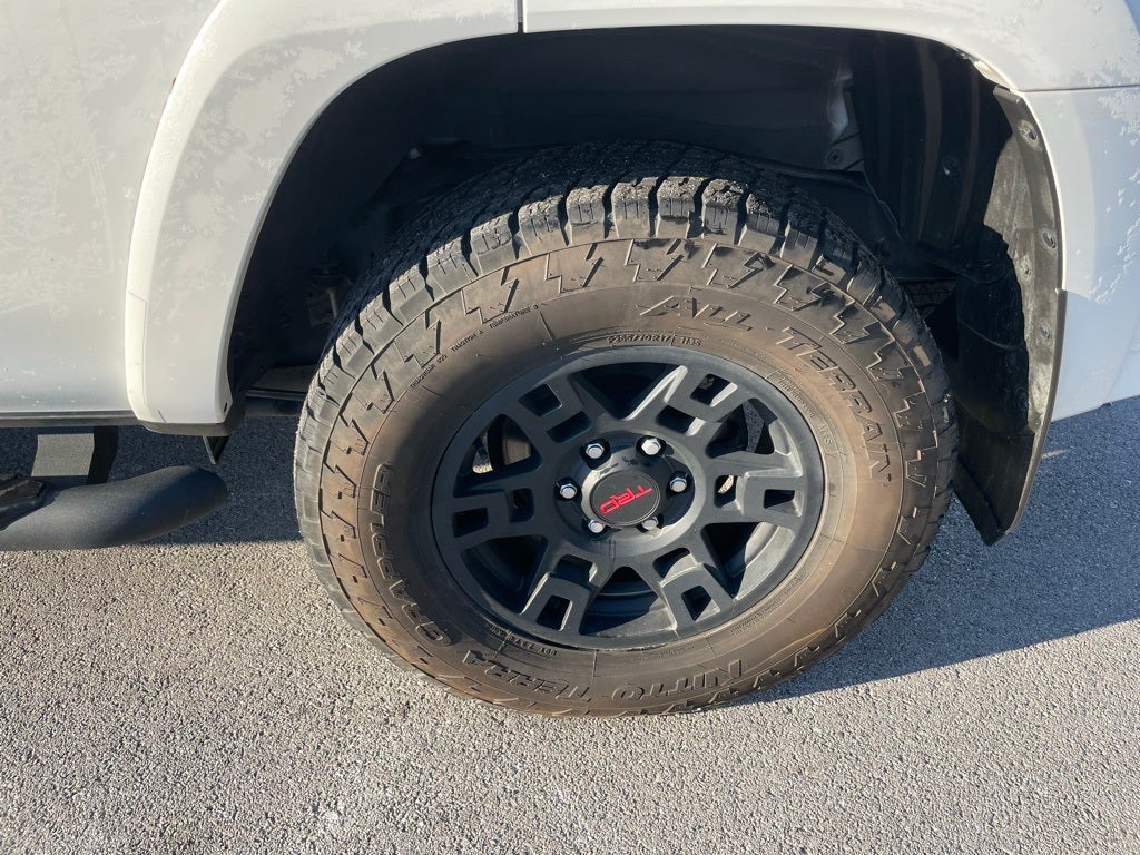 2024 Toyota 4Runner SR5 Premium - LIGHT INTERIOR / APPLE CARPLAY