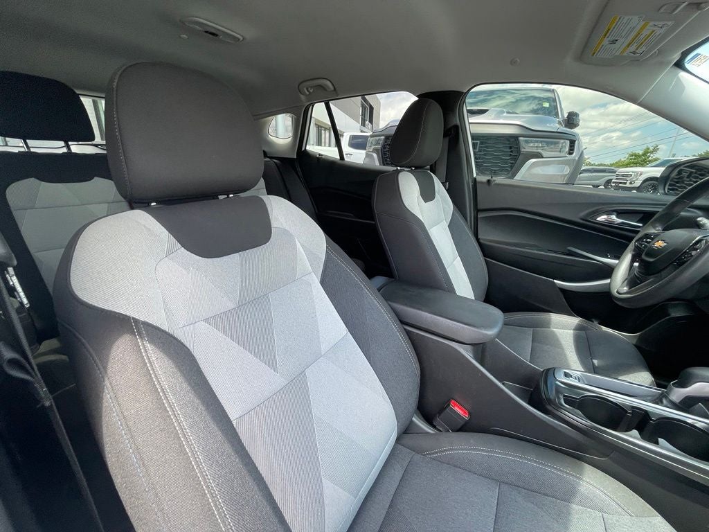 2025 Chevrolet Trax LS - LANE KEEP ASSIT / APPLE CARPLAY
