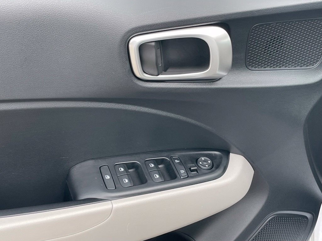 2025 Hyundai VENUE SEL - POWER MOONROOF / APPLE CARPLAY