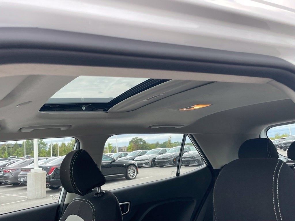 2025 Hyundai VENUE SEL - POWER MOONROOF / APPLE CARPLAY