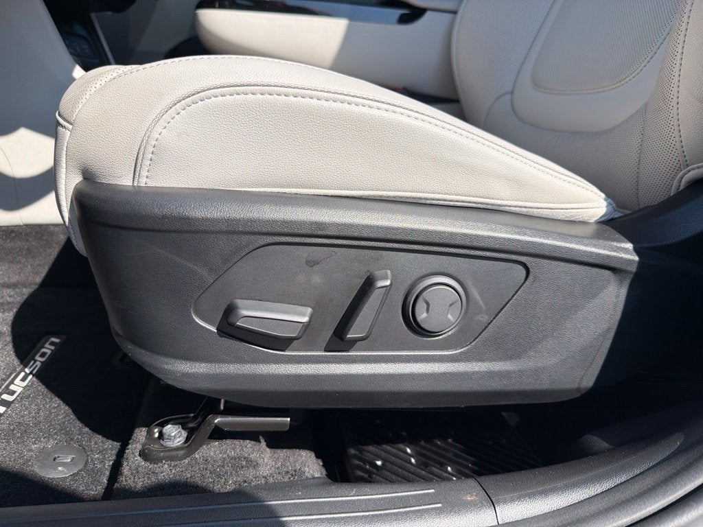 2025 Hyundai TUCSON Limited Clean Carfax, One Owner