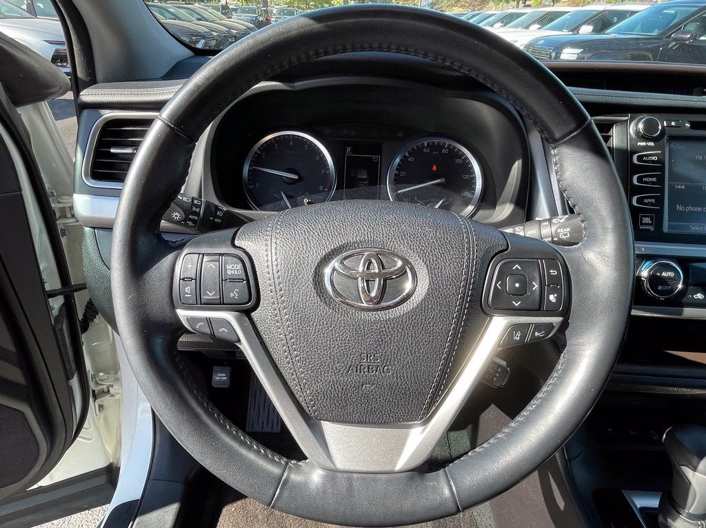 2018 Toyota Highlander Limited Platinum Leather, One Owner, Moonroof, Third Row