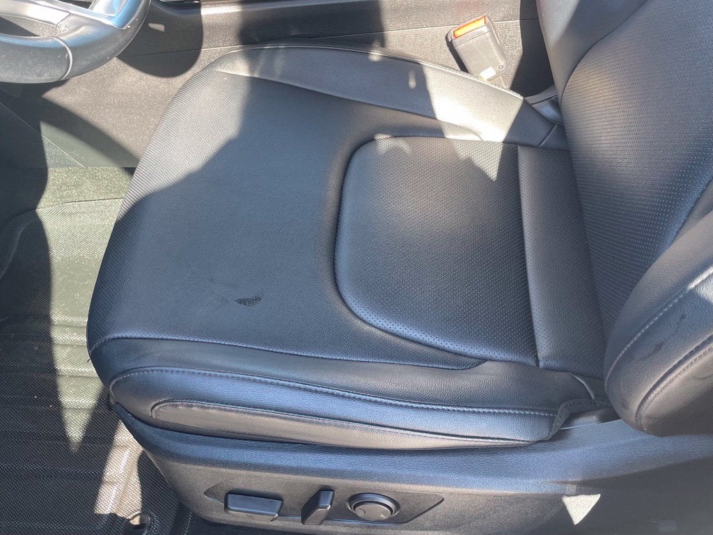 2025 Kia Sportage SX Pano Roof, Leather, One Owner