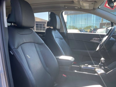 2025 Kia Sportage SX Pano Roof, Leather, One Owner