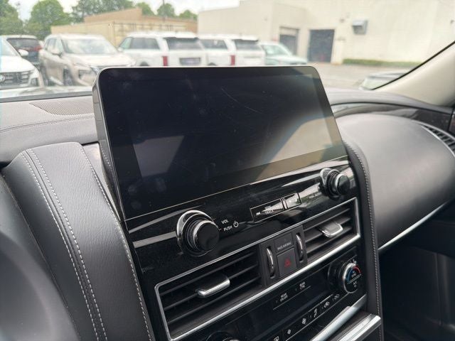 2024 INFINITI QX80 LUXE