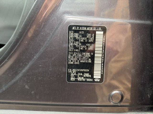 2024 INFINITI QX80 LUXE