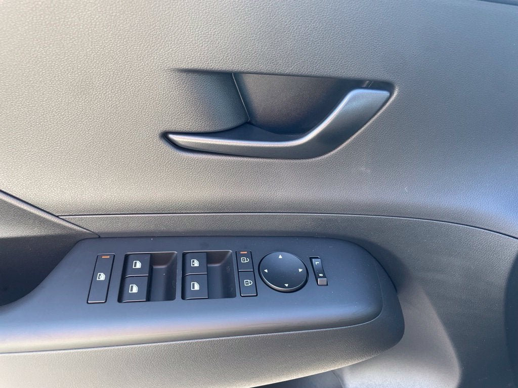 2027 Hyundai KONA SE
