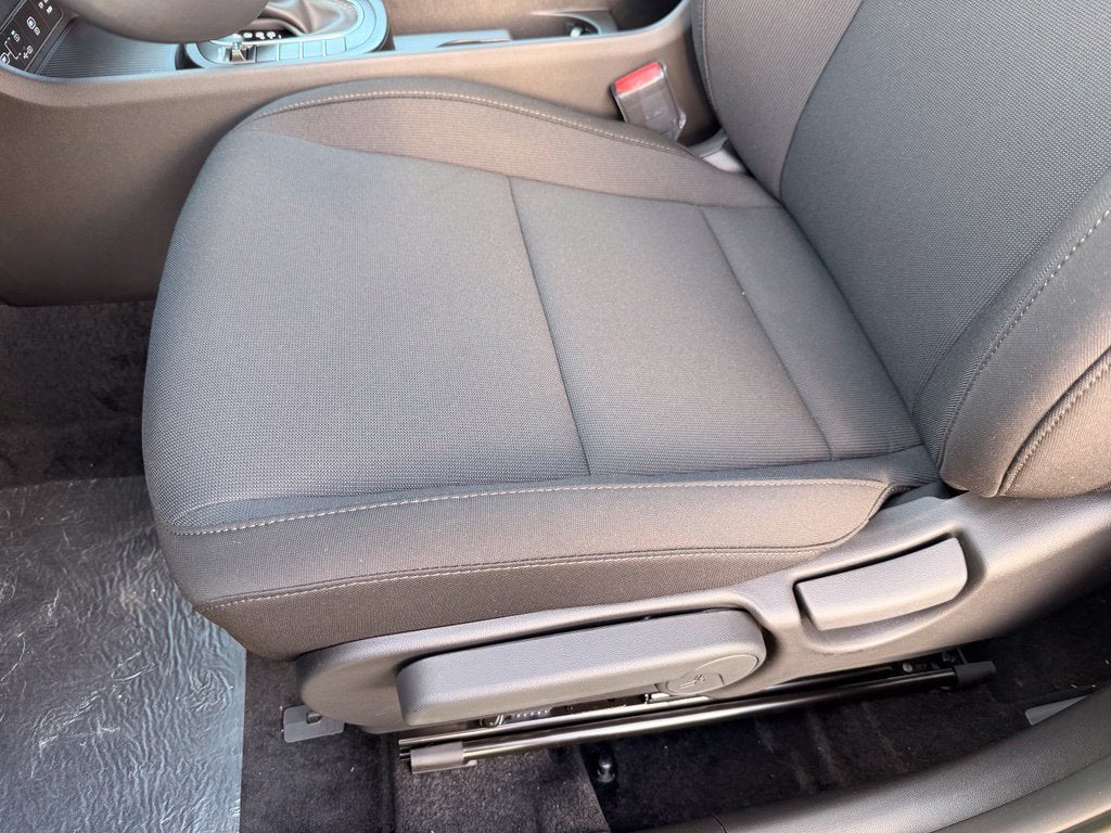 2027 Hyundai KONA SE
