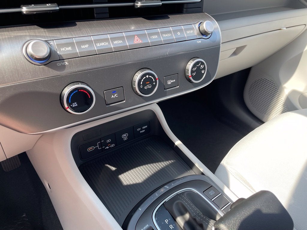 2027 Hyundai KONA SE