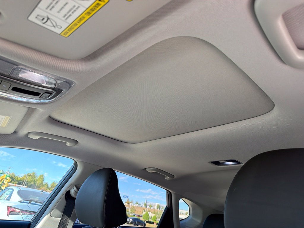 2024 Hyundai KONA Limited Moonroof, Leather, One Owner, Clean Carfax