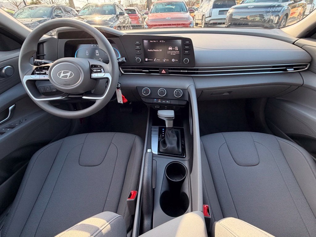 2026 Hyundai ELANTRA SE