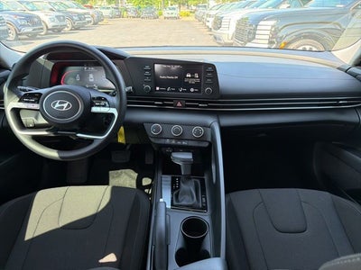 2025 Hyundai ELANTRA SE