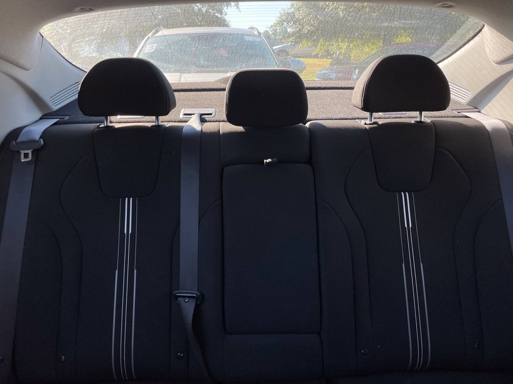 2025 Hyundai ELANTRA SEL Convenience Moonroof, One Owner
