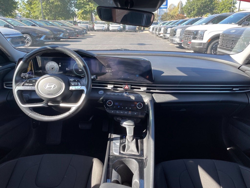 2025 Hyundai ELANTRA SEL Convenience Moonroof, One Owner