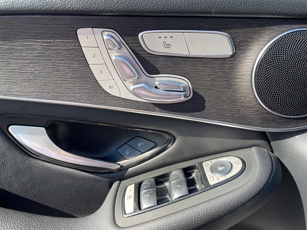 2020 Mercedes-Benz GLC GLC 300 Pano Roof, Leather, Low Miles, One Owner