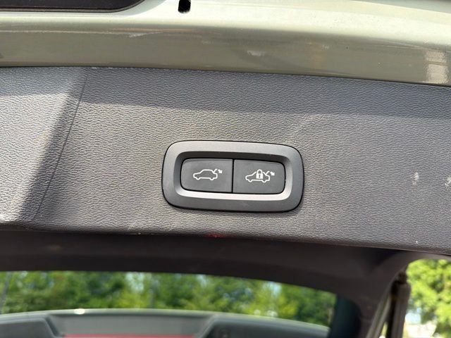 2024 Volvo XC40 B5 Core