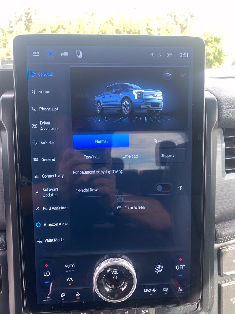 2025 Ford F-150 Lightning Flash