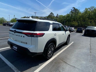 2022 Nissan Pathfinder SV