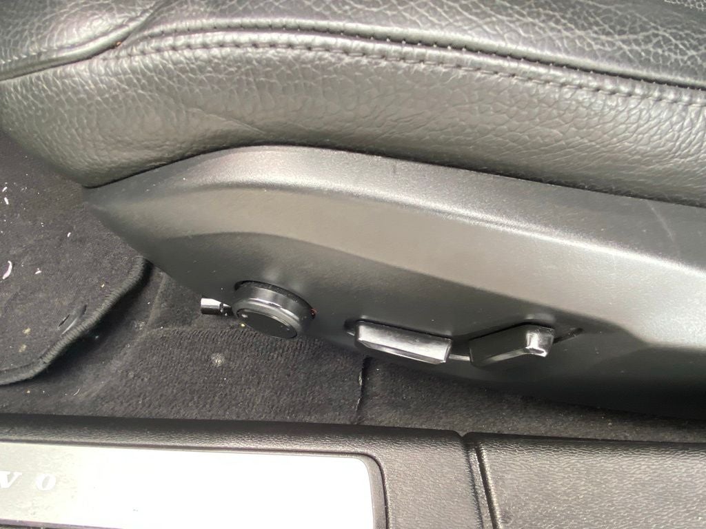 2024 Volvo S60 B5 Plus Dark Theme