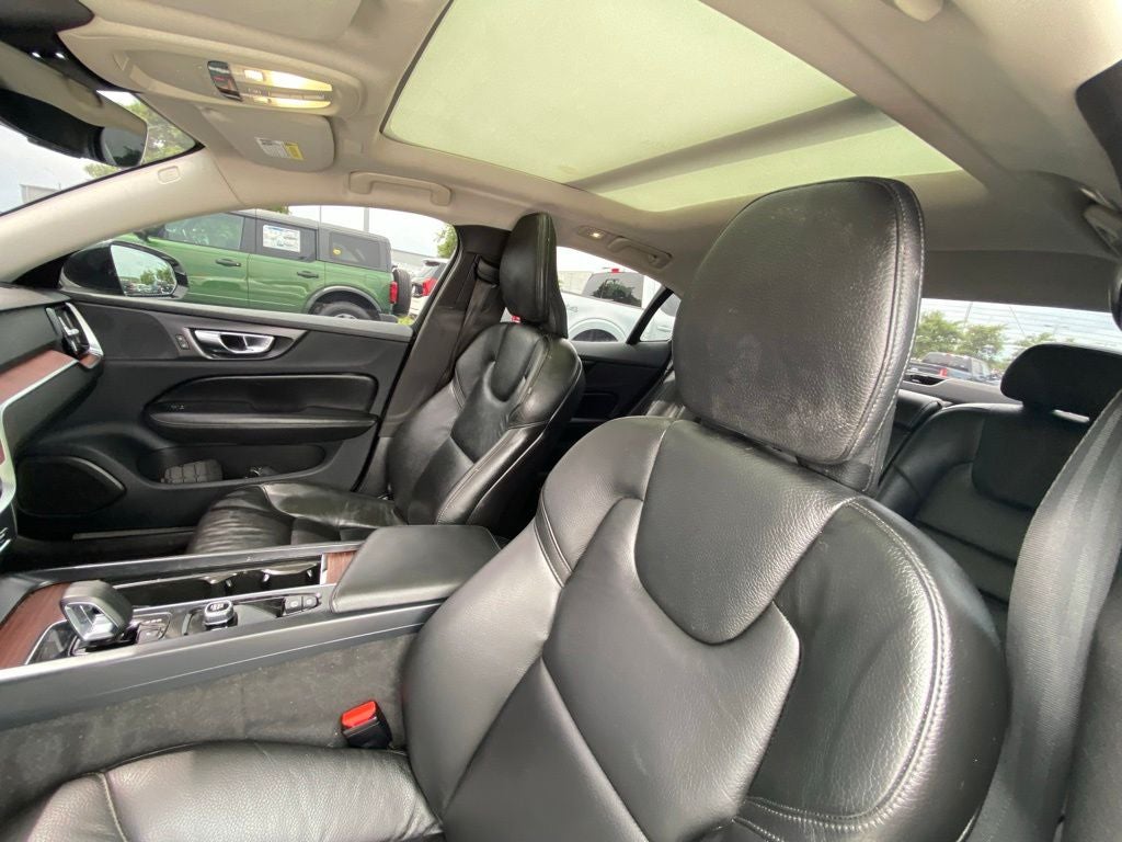 2024 Volvo S60 B5 Plus Dark Theme