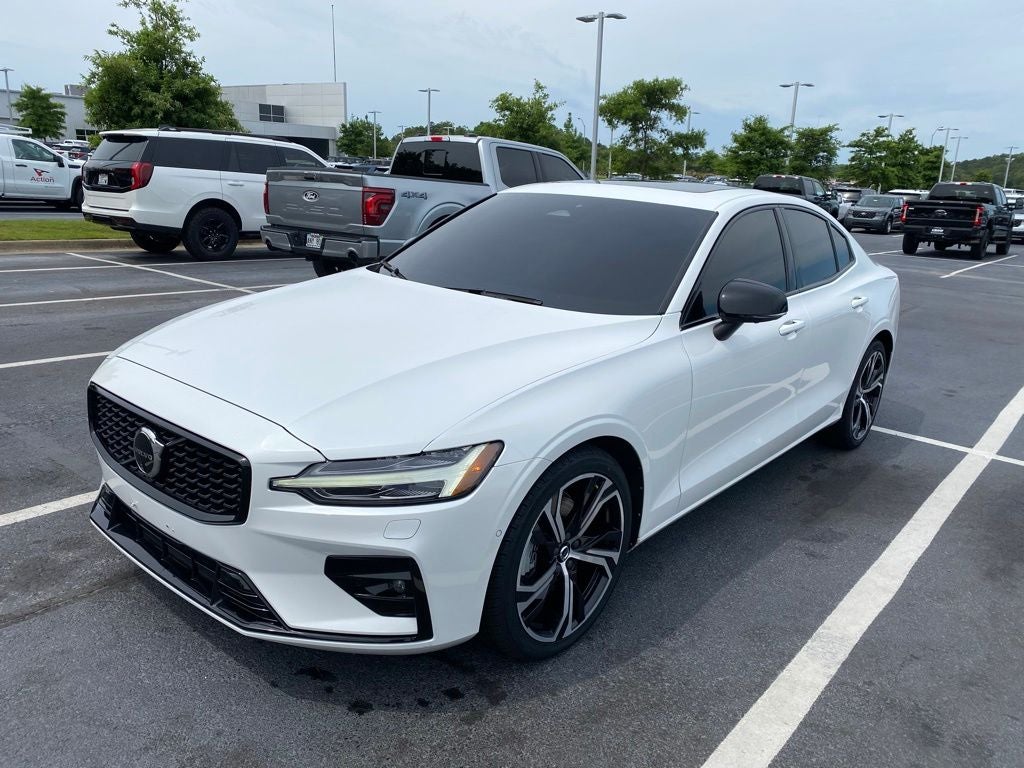 2024 Volvo S60 B5 Plus Dark Theme