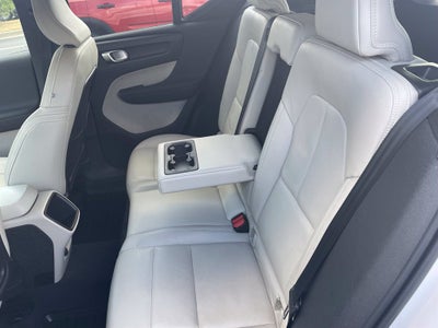 2021 Volvo XC40 Momentum