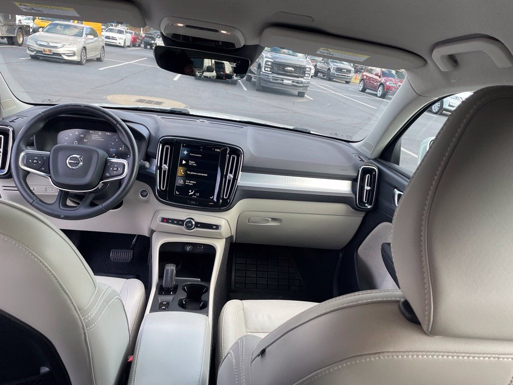 2021 Volvo XC40 Momentum