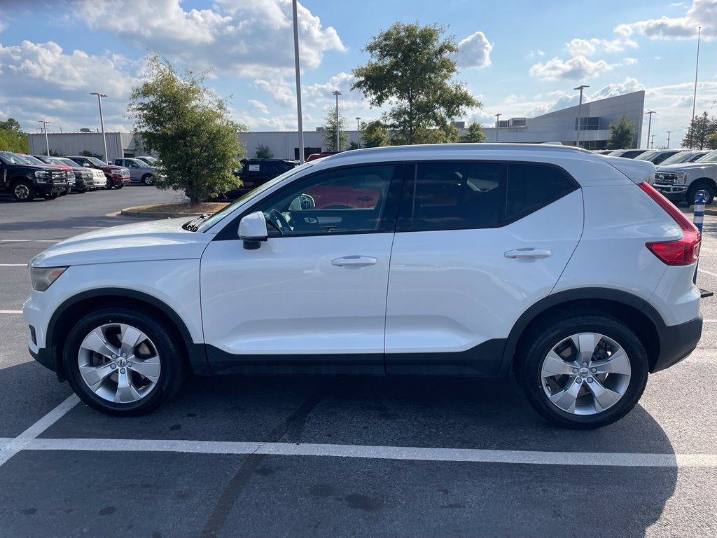 2021 Volvo XC40 Momentum